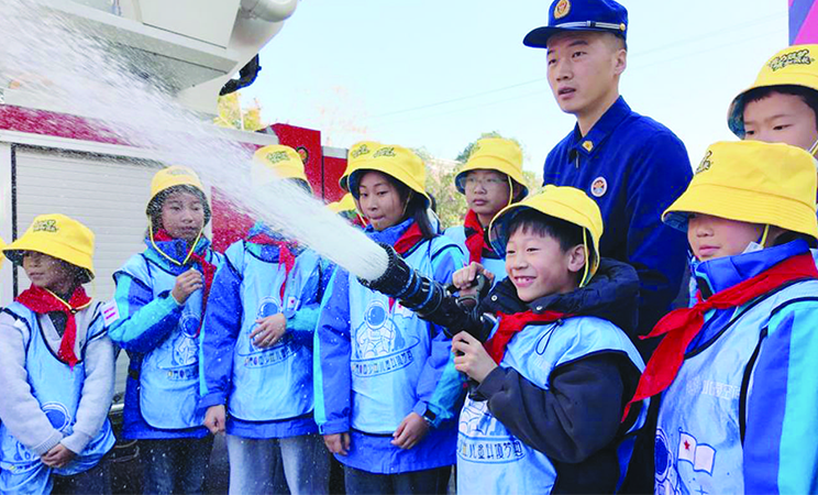 暖“新”伴成长 研学润童心