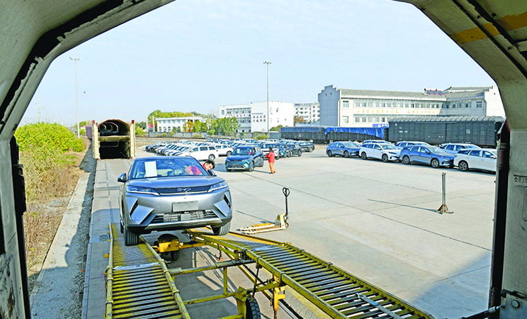 “铁海联运”助力新能源汽车“出海”