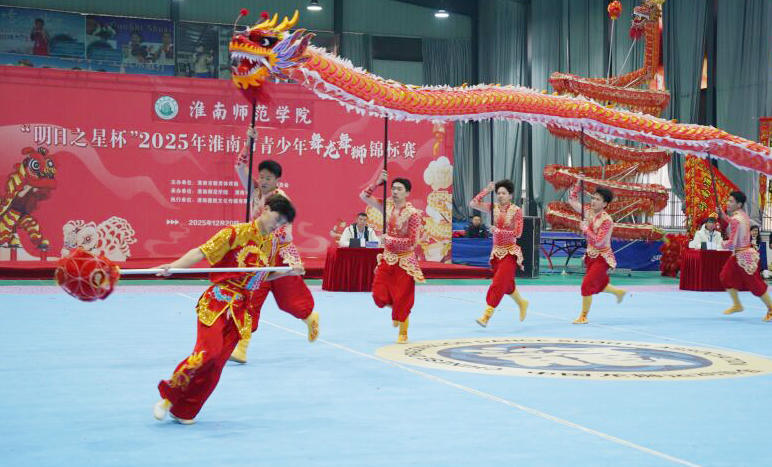 龙狮跃动 青春飞扬